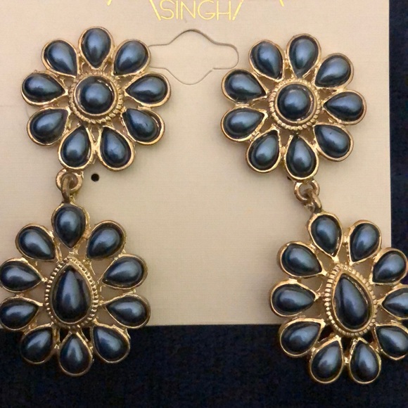 BNWT Blue and gold hanging earrings - Picture 3 of 3
